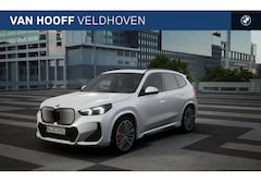 BMW iX1 - eDrive20 M Sport / Panoramadak / Trekhaak / Sportstoelen / M Adaptief onderstel / Comfort
