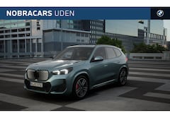 BMW iX1 - eDrive20 M Sport / Panoramadak / Trekhaak / Sportstoelen / M Adaptief onderstel / Comfort