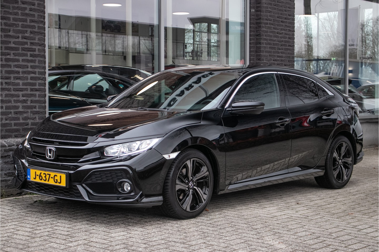 Honda Civic - 1.0 i-VTEC Elegance - All-in rijklrprs | Honda Sensing | Apple cp/Android auto - AutoWereld.nl