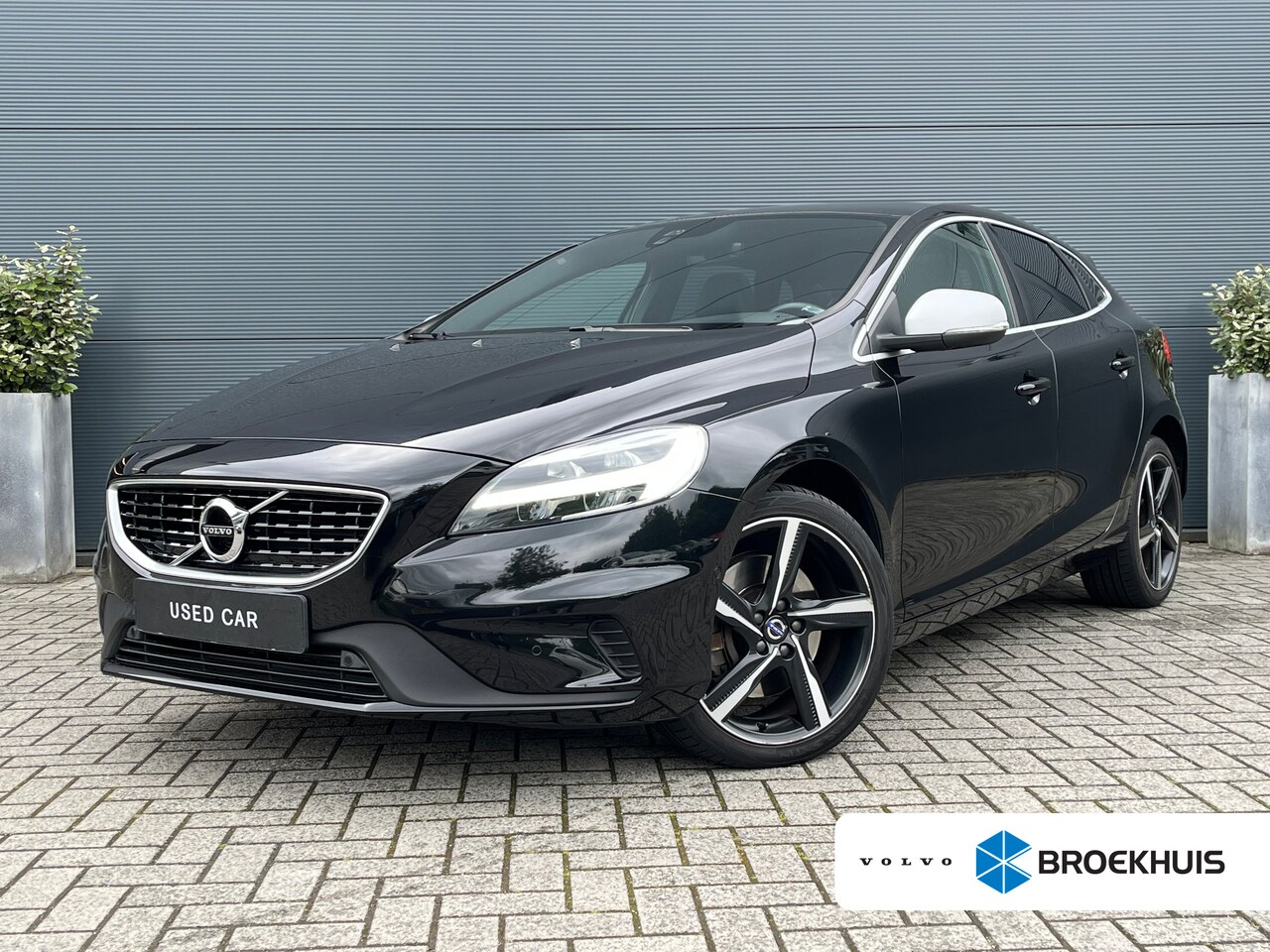 Volvo V40 - 1.5 T3 R-Design | Panoramadak | Standkachel | Keyless | Camera | - AutoWereld.nl