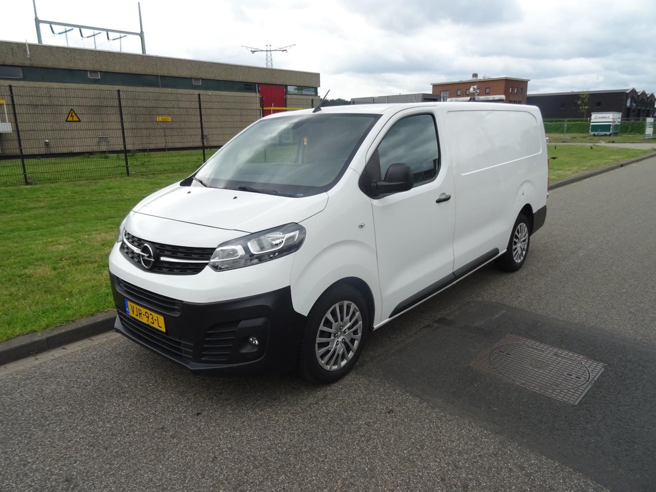 Opel Vivaro - 1.5 CDTI L2H1 Edition 1.5 CDTI L2H1 Edition - AutoWereld.nl