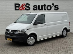 Volkswagen Transporter - 2.0 TDI L2H1 28 Comfortline Navigatie Trekhaak Carplay Cruise Airco Lat om lat 4 Seizoenen