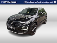 Volkswagen T-Roc - 1.5 TSI Sport / 18'' licht metaal / achteruitrij camera / Black style / Navigatie / Carpla