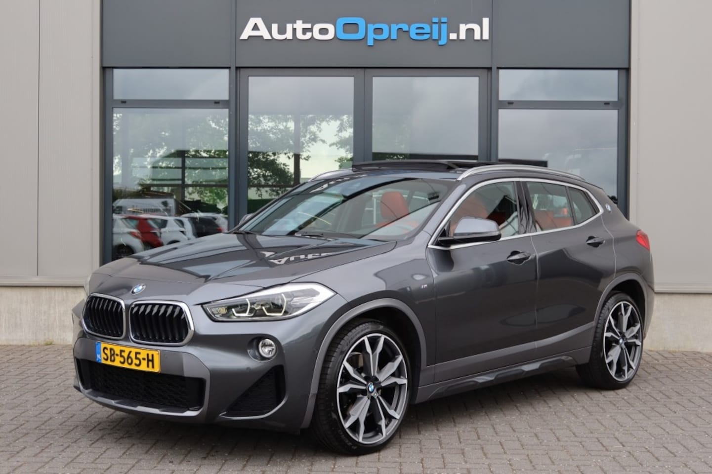 BMW X2 - X2 sDrive20i M-Sport High Executive Panorama, HUD, Herman Kardon - AutoWereld.nl