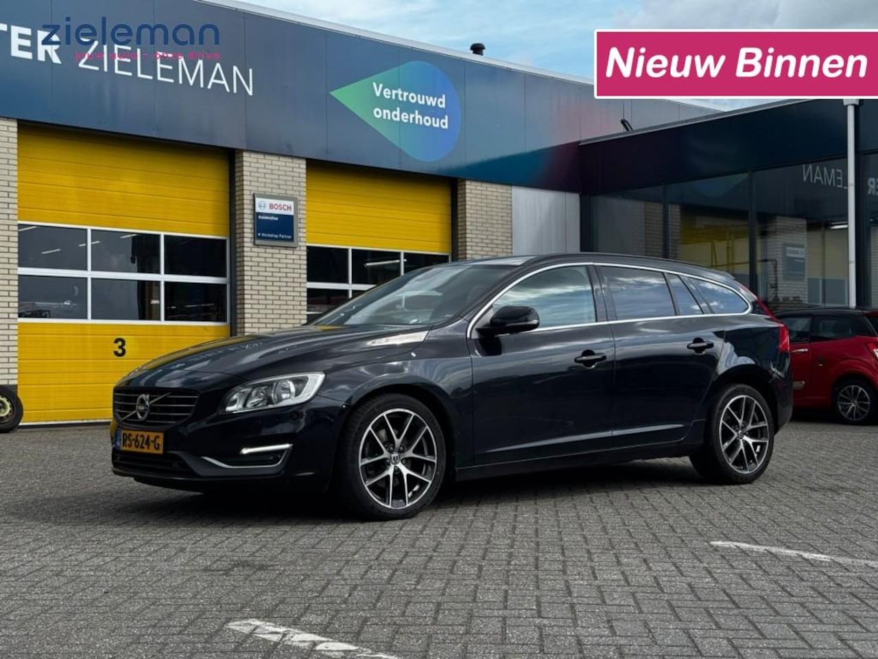Volvo V60 - 2.0 D4 Momentrum Automaat - Navi, leer, Cruise, Trekhaak - AutoWereld.nl