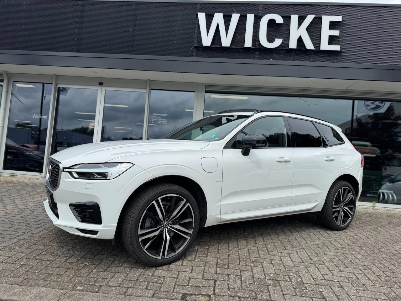 Volvo XC60 - 2.0 T8 Twin Engine AWD Inscription Pano Plug in Camera - AutoWereld.nl