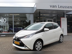 Toyota Aygo X - X-PLAY 5-DEURS PARKEERCAMERA AIRCO EL-RAMEN USB
