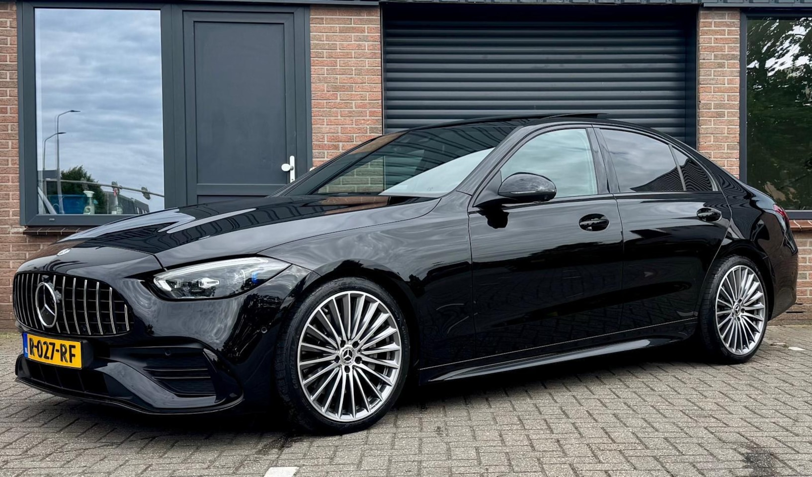 Mercedes-Benz C-klasse - 300 AMG Line Pano 258PK Dealer OH Fabrieksgarantie - AutoWereld.nl