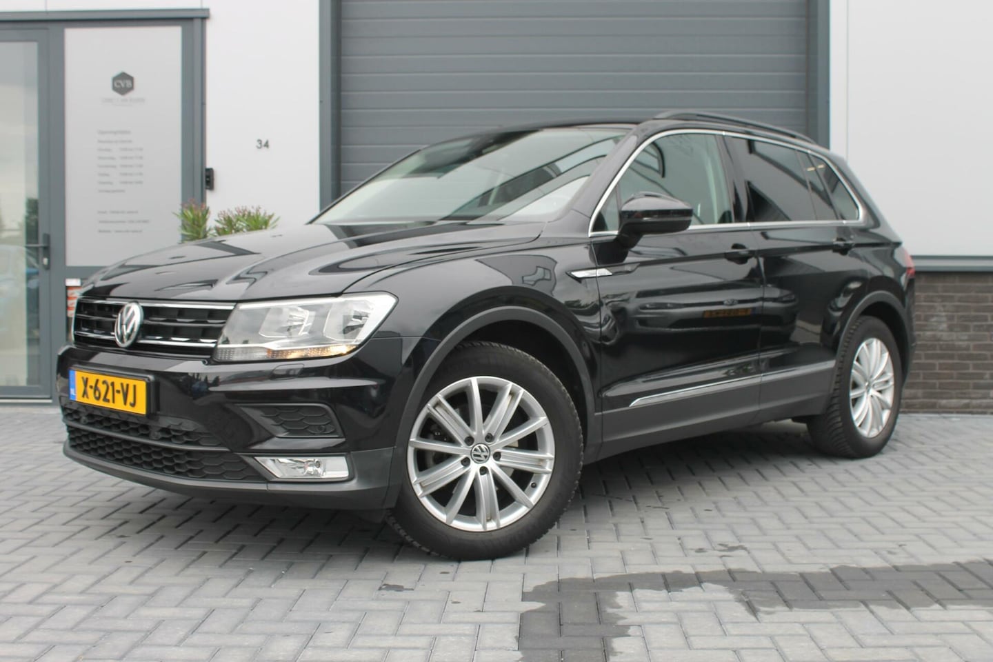 Volkswagen Tiguan - 1.4 TSI ACT Highline R-Line - AutoWereld.nl