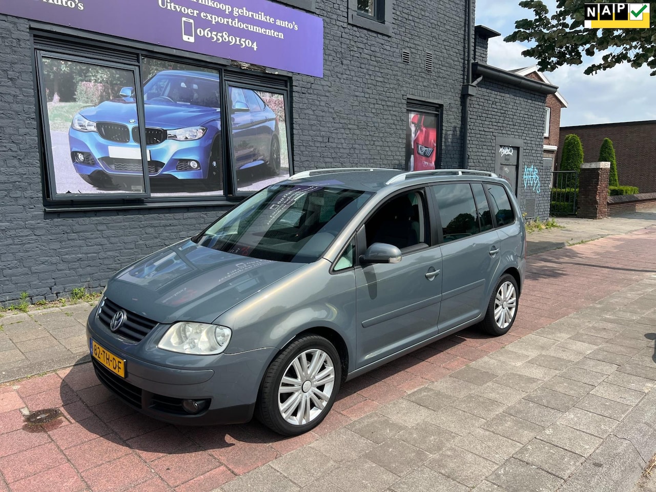 Volkswagen Touran - 2.0-16V FSI Highline navigatie - AutoWereld.nl