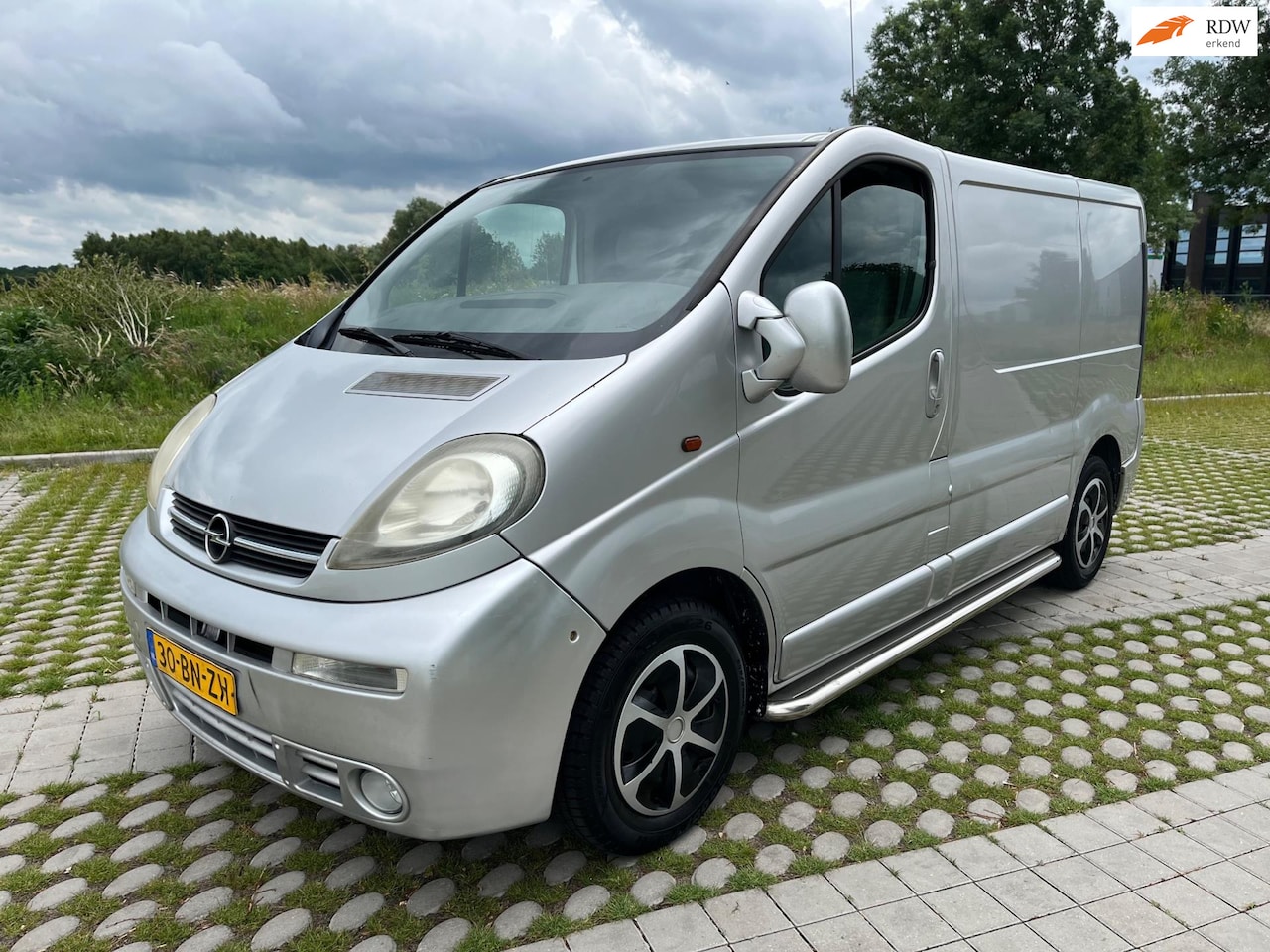 Opel Vivaro - 2.5 DTI L1 H1 2.5 DTI L1H1 - AutoWereld.nl