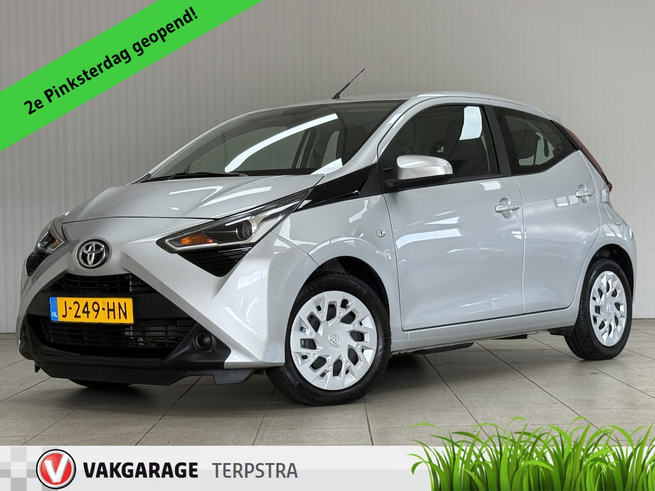 Toyota Aygo - 1.0 VVT-i x-play/ Facelift!/ Apple + Android /Camera/ Airco/ Snelheids Lim./ Elek. pakket/ - AutoWereld.nl