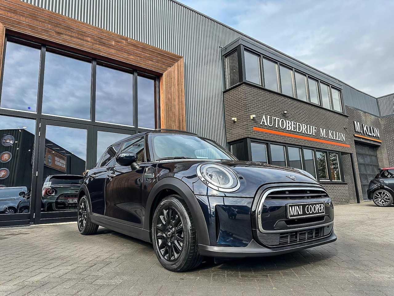 MINI One - Mini 1.5 Classic 5drs Aut 102pk/Pano/Half leer/Led/Topstaat - AutoWereld.nl