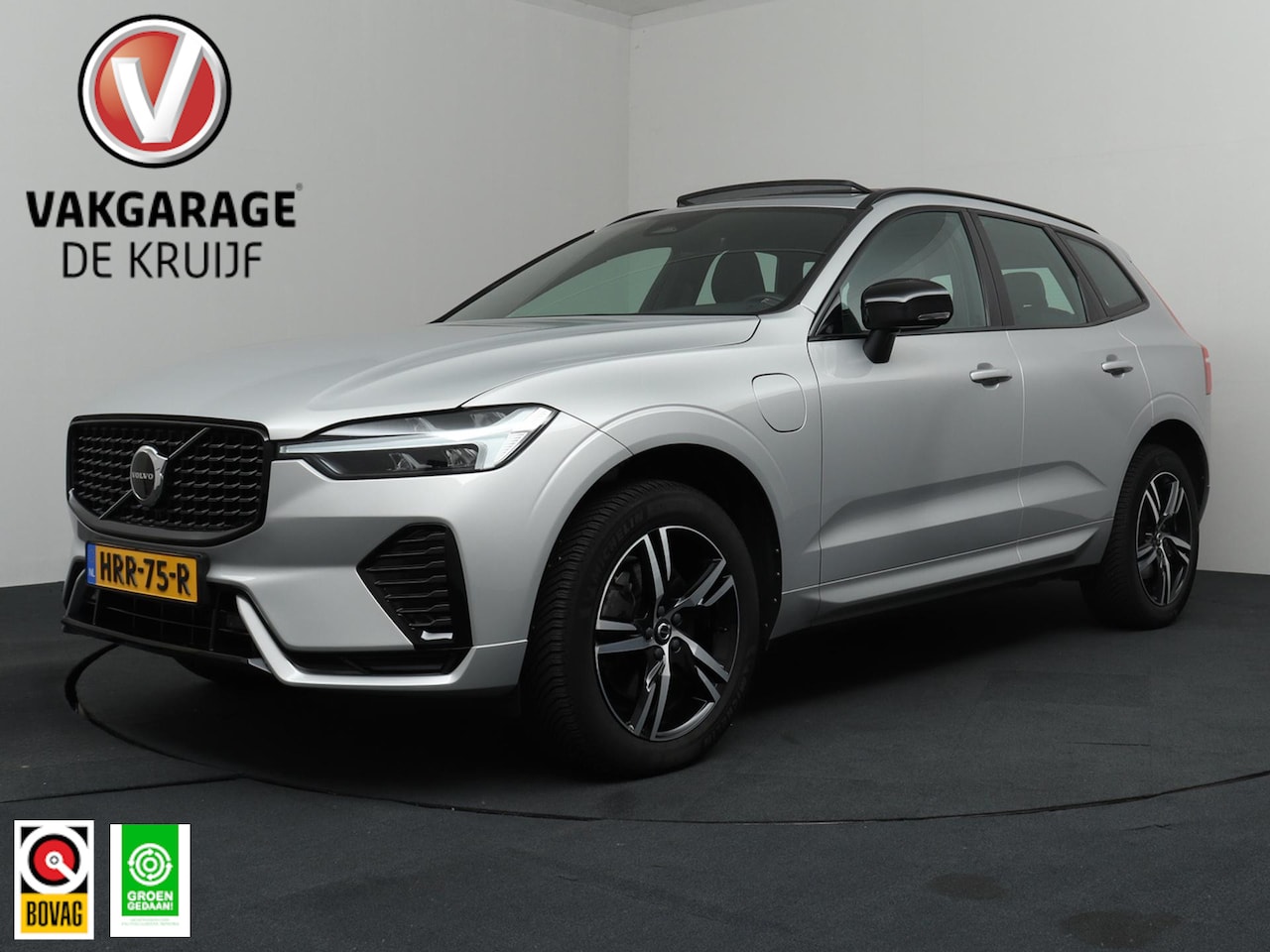 Volvo XC60 - 2.0 Recharge AWD R-Design SilverDawm met Glossy Black pakket - AutoWereld.nl
