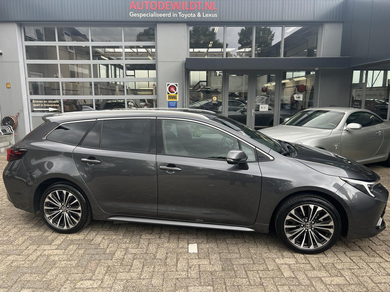 Toyota Corolla - TS 1.8 Hybrid 140 Style A/T + FABRIEKSGARANTIE - AutoWereld.nl