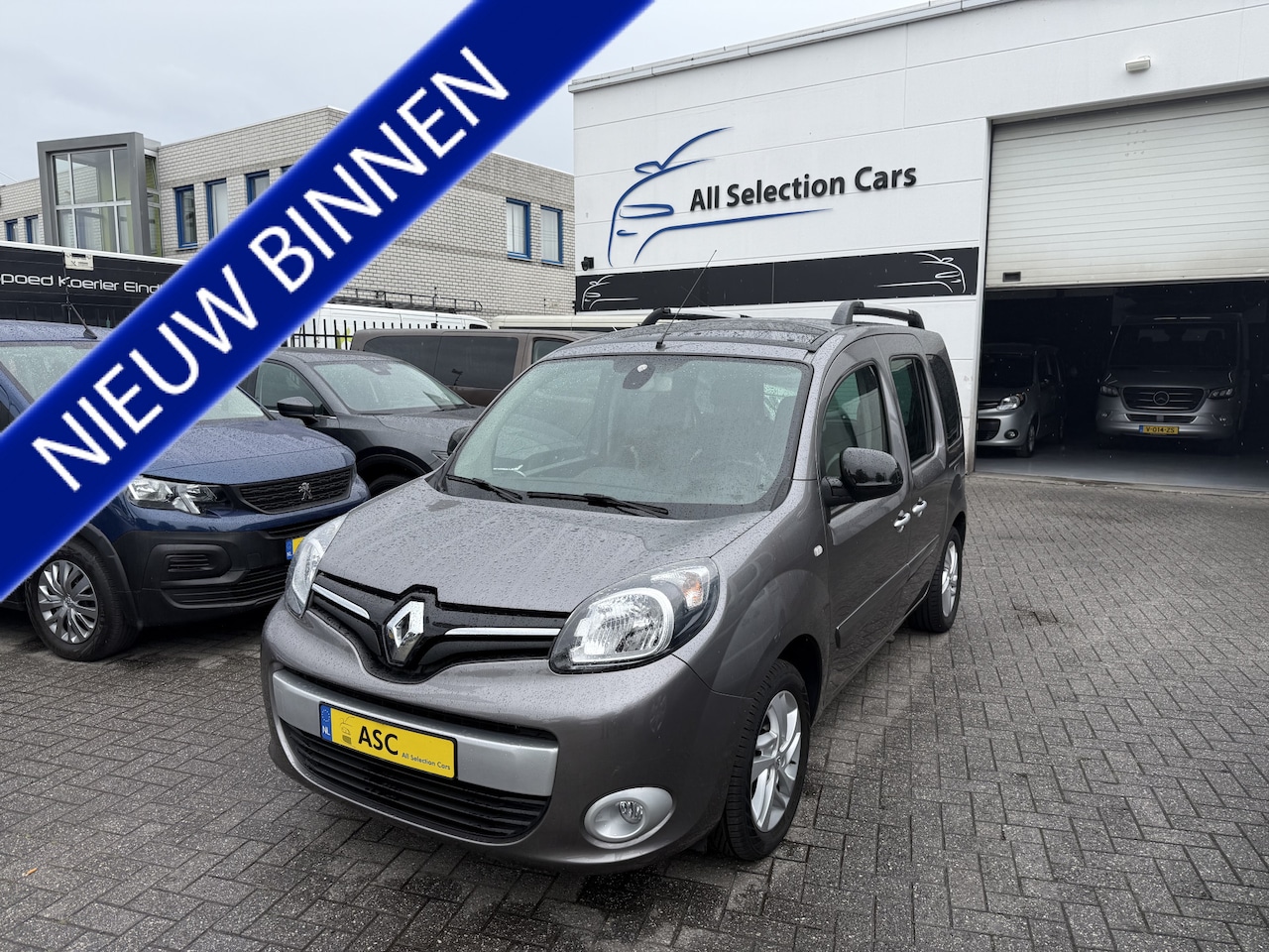 Renault Kangoo Family - 1.2 TCe Rolstoelauto - Alle Opties - Slechts 15.000 km !! - Knielsysteem + Lier - Panorama - AutoWereld.nl