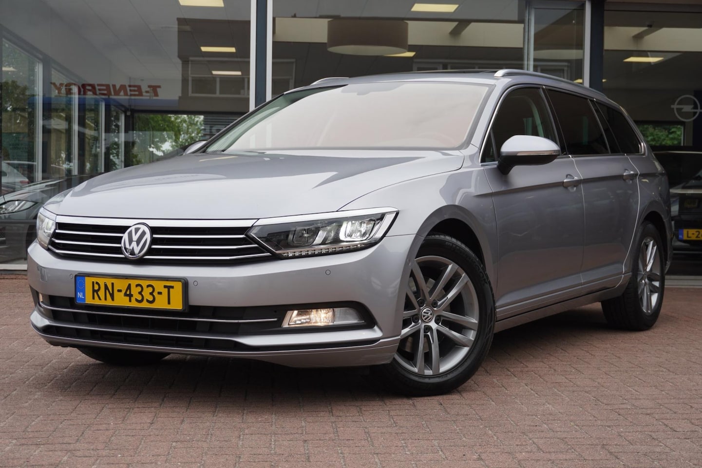 Volkswagen Passat Variant - 1.4 TSI ACT Comfortline Business | Automaat | Panodak | Elek. pakket | Navi | PDC | Trekha - AutoWereld.nl