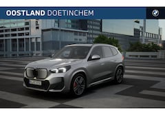 BMW iX1 - eDrive20 M Sport / Panoramadak / Trekhaak / Sportstoelen / M Adaptief onderstel / Comfort