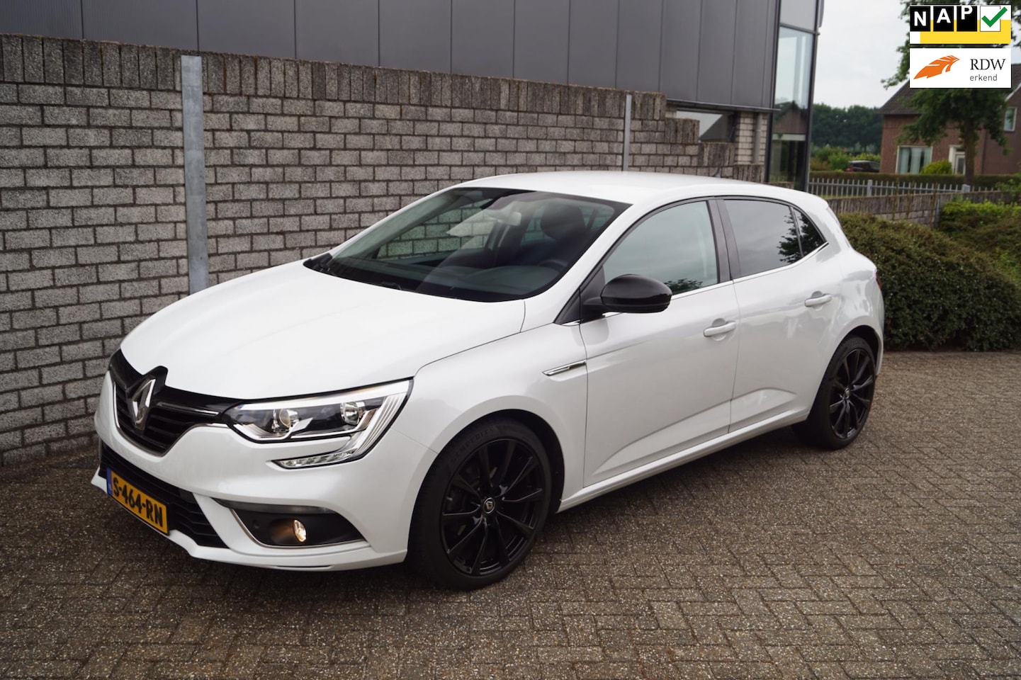 Renault Mégane - 1.3 TCe Limited Edition Autom 140 PK Navi Camera Apple Carplay Sportst Stoelverw Cruise 2x - AutoWereld.nl