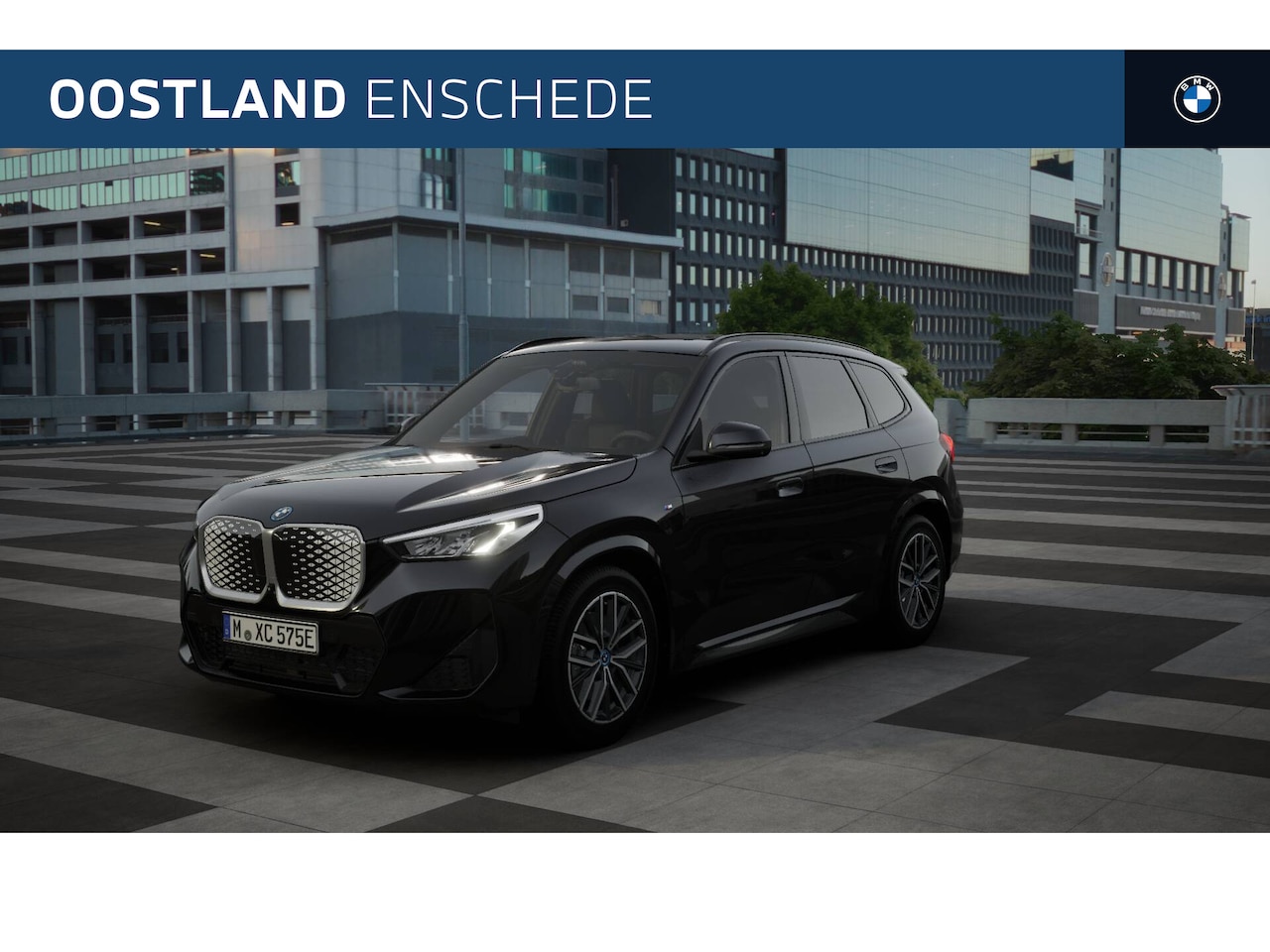 BMW iX1 - eDrive20 M Sport / Panoramadak / Achteruitrijcamera / Sportstoelen / M Adaptief onderstel - AutoWereld.nl
