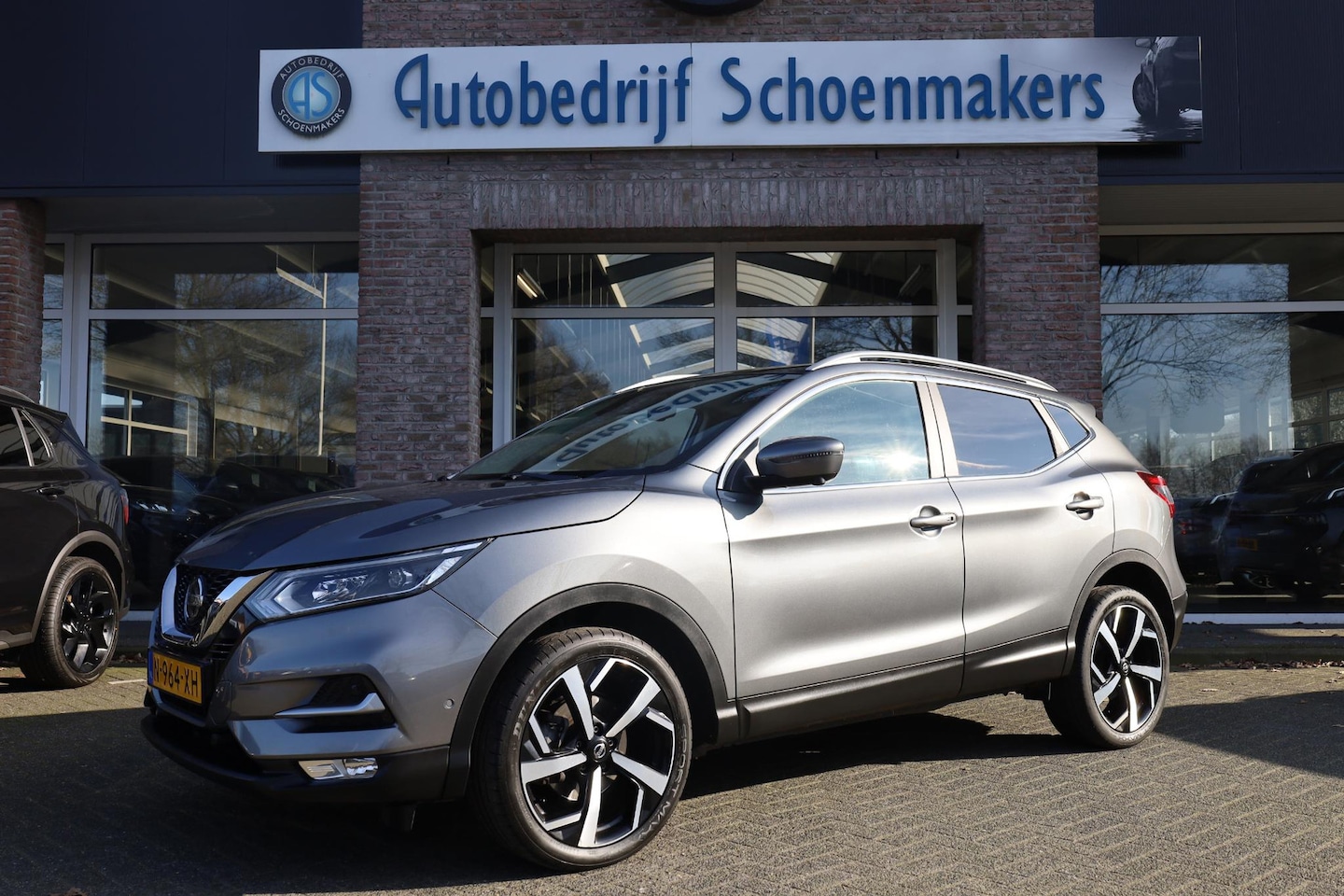 Nissan Qashqai - 1.3 DIG-T Tekna 360-CAMERA PANO CARPLAY DAB RUIT+STOELVERW. 19"LMV HALFLEER NAVI CRUISE 2x - AutoWereld.nl