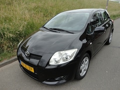 Toyota Auris - 1.4-16V Sol