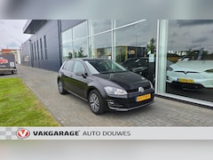 Volkswagen Golf - 1.2 TSI Connected Series | Automaat | Lage kilometerstand | Stoelverwarming | Adapt. Cruis