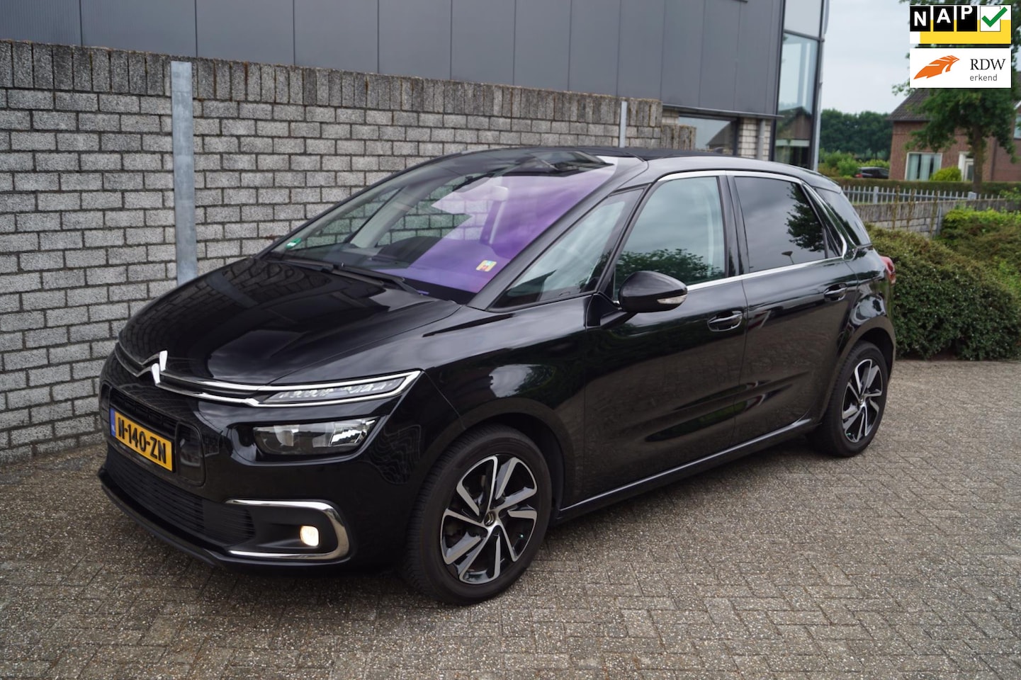 Citroën C4 Picasso - 1.2 PureTech Feel Navi Camera Apple Carplay Clima Cruise Driver Alert Panoramische Voorrui - AutoWereld.nl