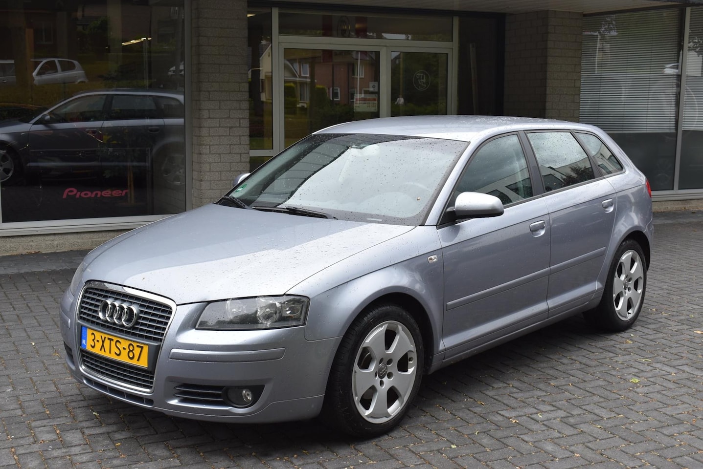 Audi A3 Sportback - 1.6 FSI Attraction EXPORT CLIMATE CONTROL|STOELVERWARMING - AutoWereld.nl