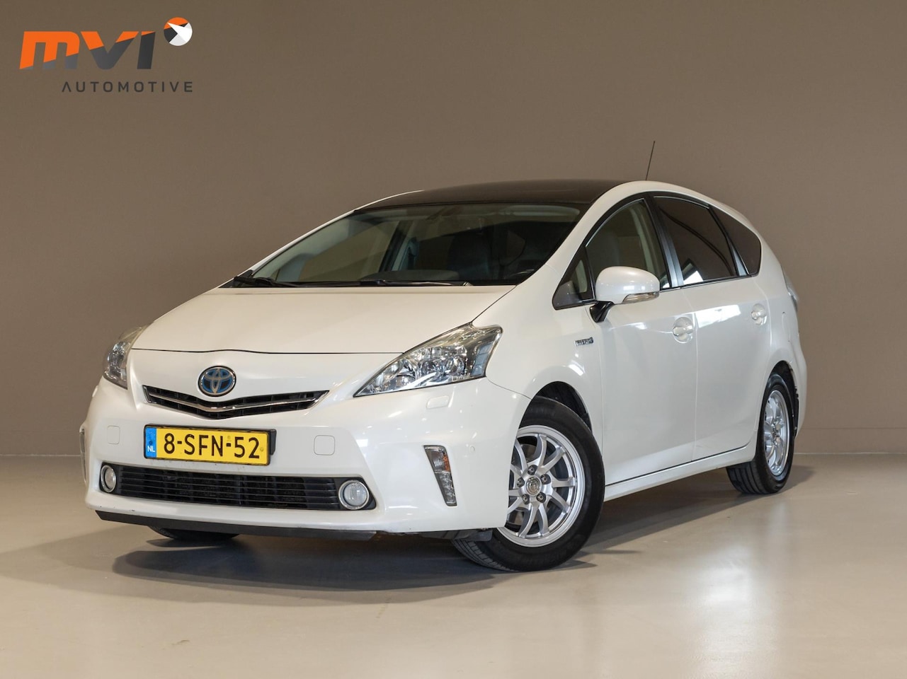 Toyota Prius Wagon - 1.8 Dynamic Business / 136pk / 7 persoons / Trekhaak / Panorama dak / Head-up display / - AutoWereld.nl