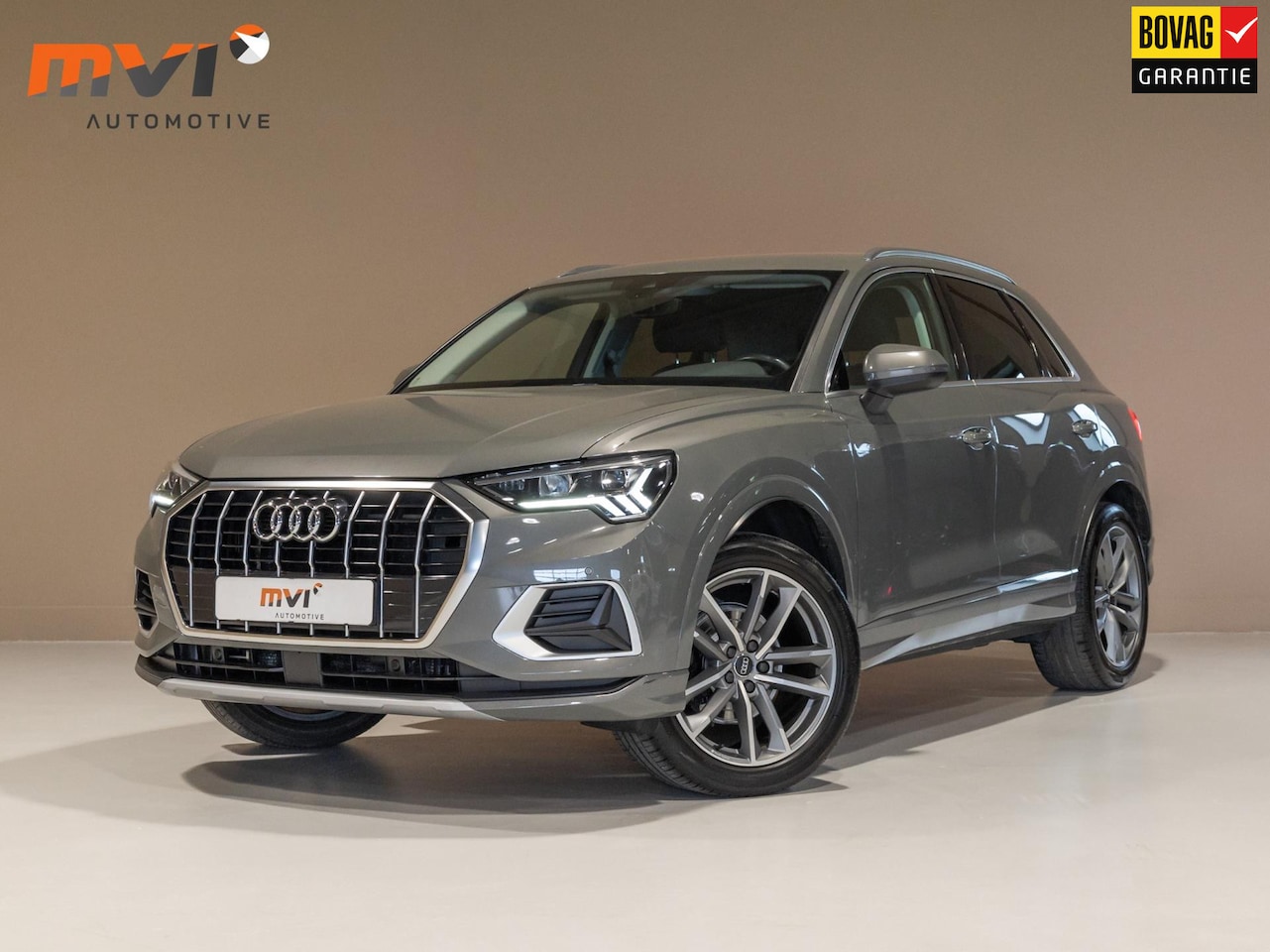 Audi Q3 - 35 TFSI Pro Line business / 150pk / Trekhaak / Stoelverwarming / Sfeerverlichting / - AutoWereld.nl