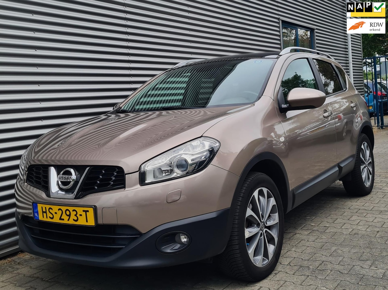 Nissan Qashqai - 2.0 Tekna AUT 04-2010 Cafe Latte Metallic - AutoWereld.nl