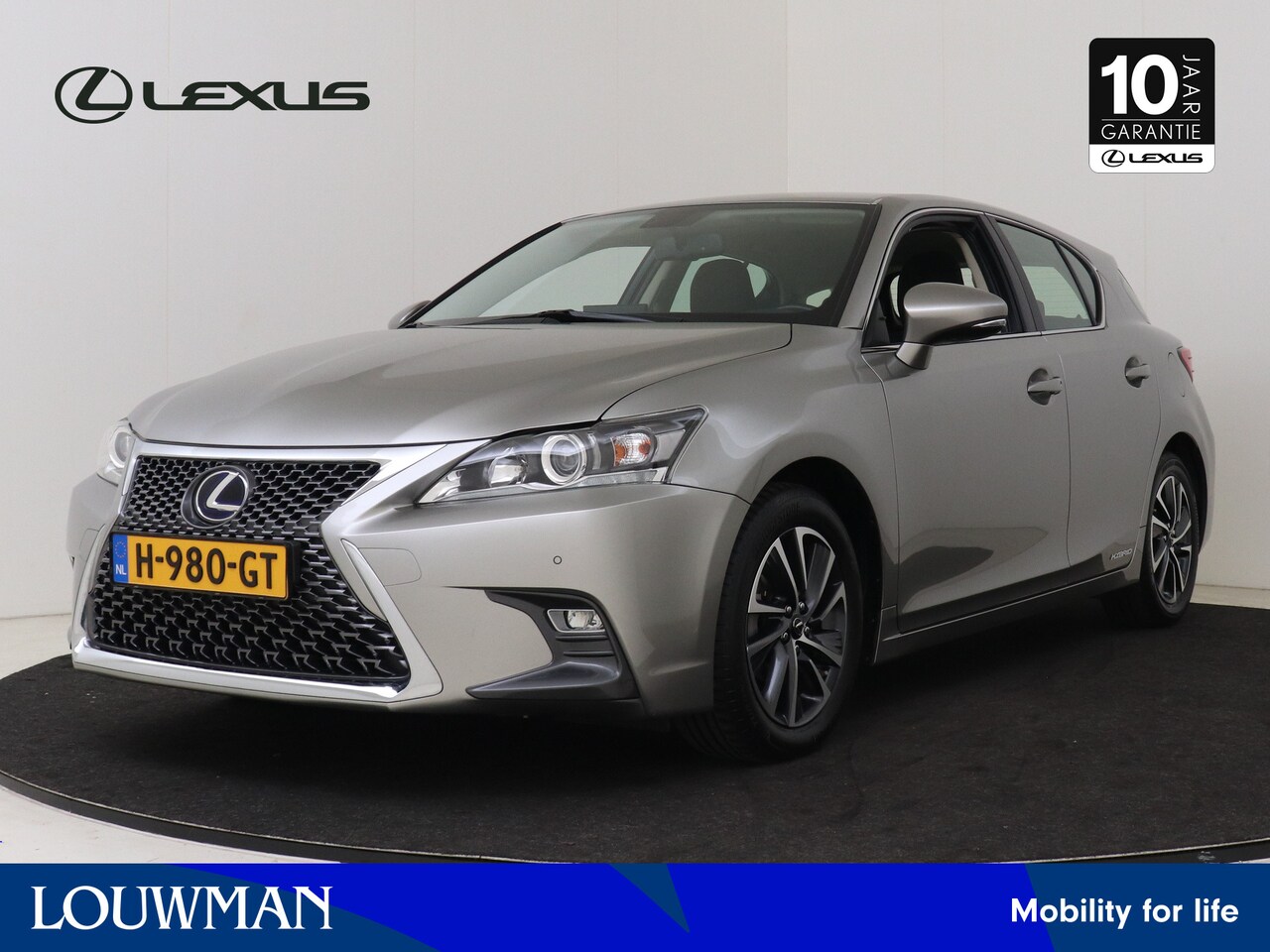 Lexus CT 200h - Business Line | Navigatie | Parkeersensoren Voor & Achter | 16" Velgen | - AutoWereld.nl