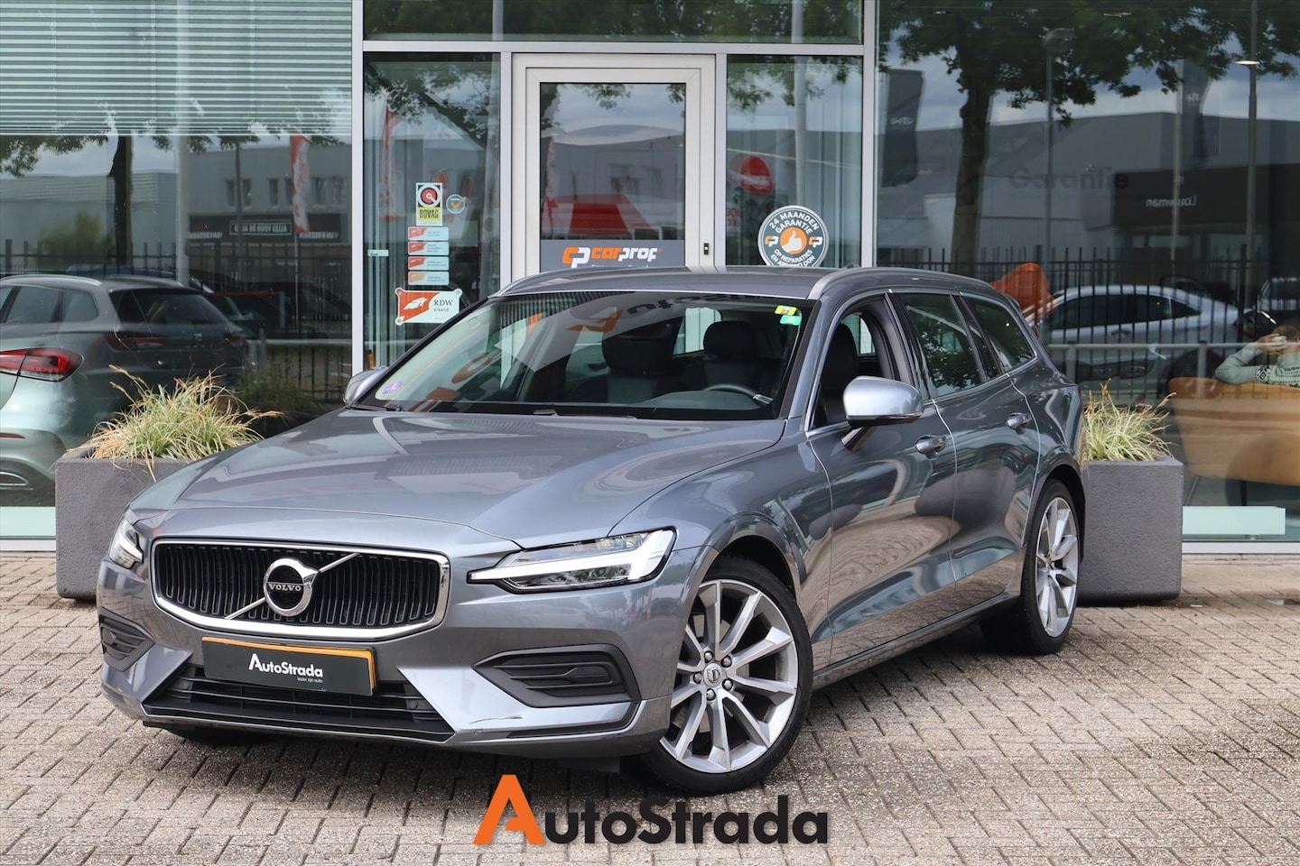 Volvo V60 - T4 Momentum 190pk Geartronic Navi | LED | 1e Eigenaar - AutoWereld.nl