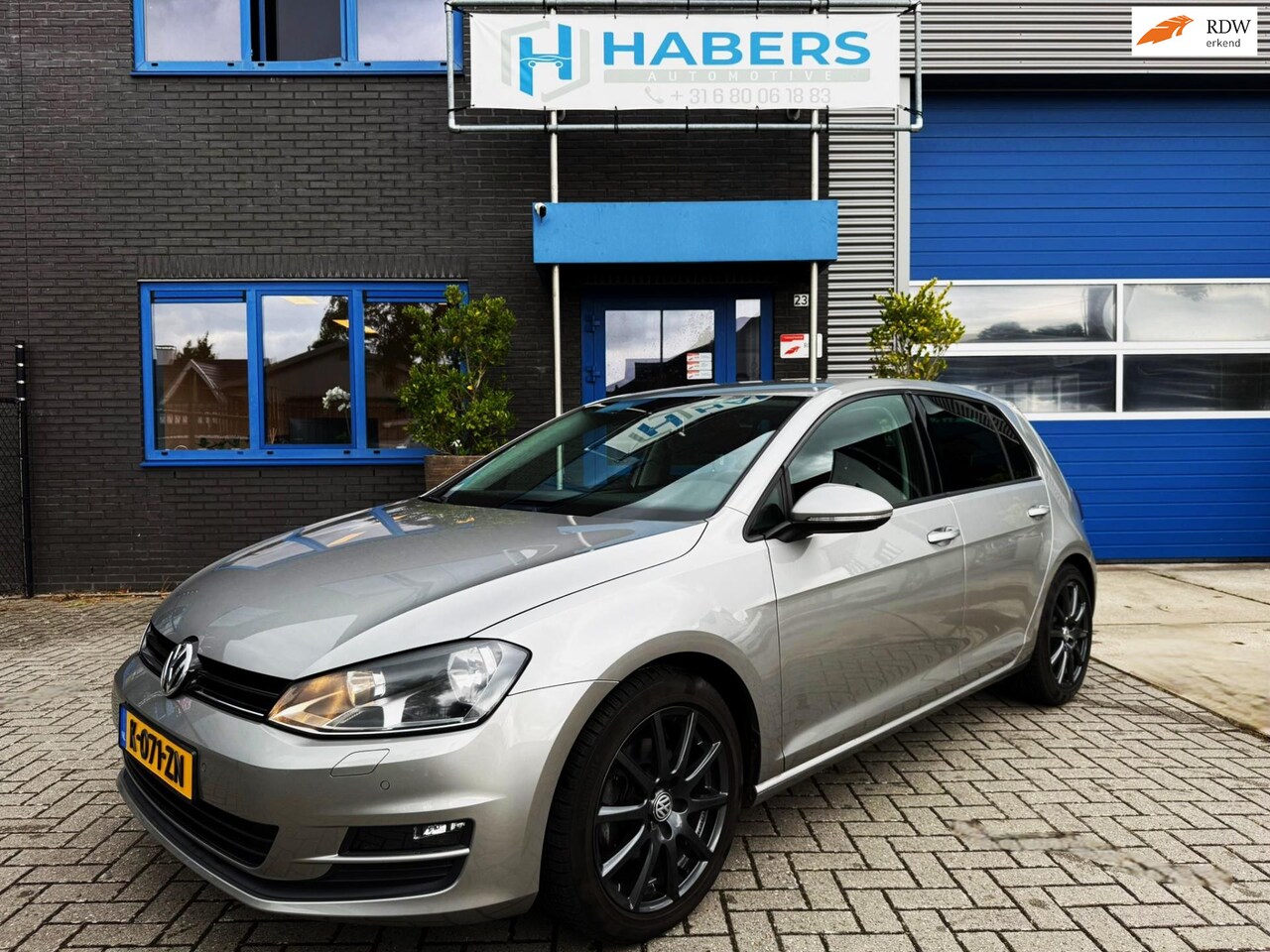Volkswagen Golf - 1.2 TSI Highline 105PK|Navigatie|5-Deurs|Climate|PDC|Trekhaak|Cruise Control|StoelVW|Bluet - AutoWereld.nl