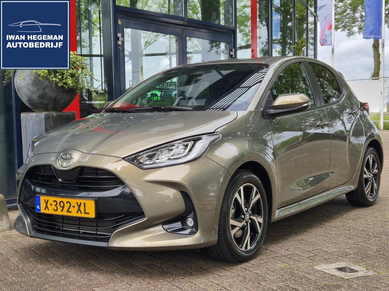 Toyota Yaris - 1.5 Hybrid 115 First Edition AUTOMAAT | Navi | ECC | Cruise Control | LM Velgen | Parkeerc - AutoWereld.nl