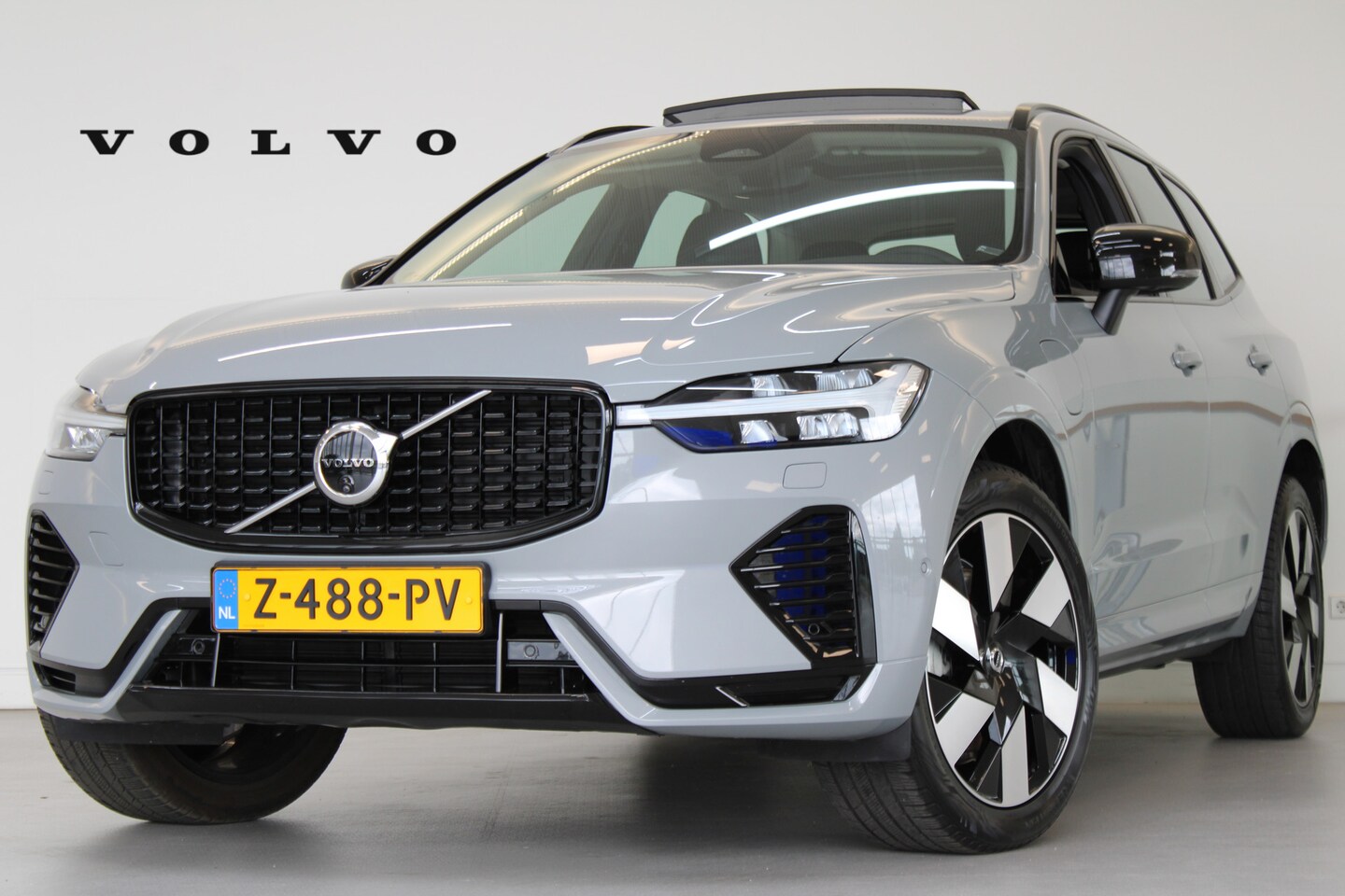 Volvo XC60 - T6 350PK Ultimate Dark | 360° | Trekhaak | Stoel&Stuur Verw. | Adap Cruise | 20'' | Panora - AutoWereld.nl