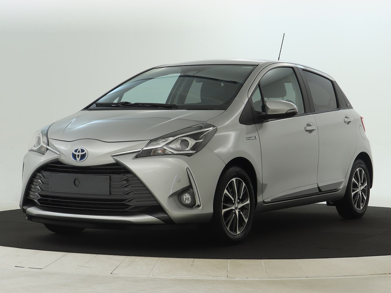 Toyota Yaris - 1.5 Hybrid Y20 | Parkeersensoren voor en achter - AutoWereld.nl