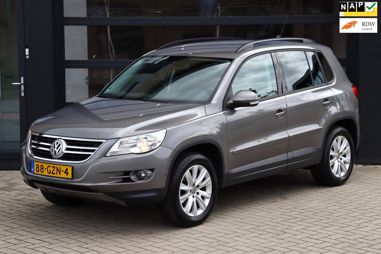 Volkswagen Tiguan - 2.0 TSI Track&Field 4Motion | NAP | Dynaudi | Camera | Cruise | Climate | Leder | 4x4 | Au - AutoWereld.nl