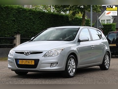 Hyundai i30 - 2.0i Style | CLIMA | CRUISE | 1500 KG TREKGEWICHT | TREKHAAK | MOOIE GOED ONDERHOUDEN AUTO