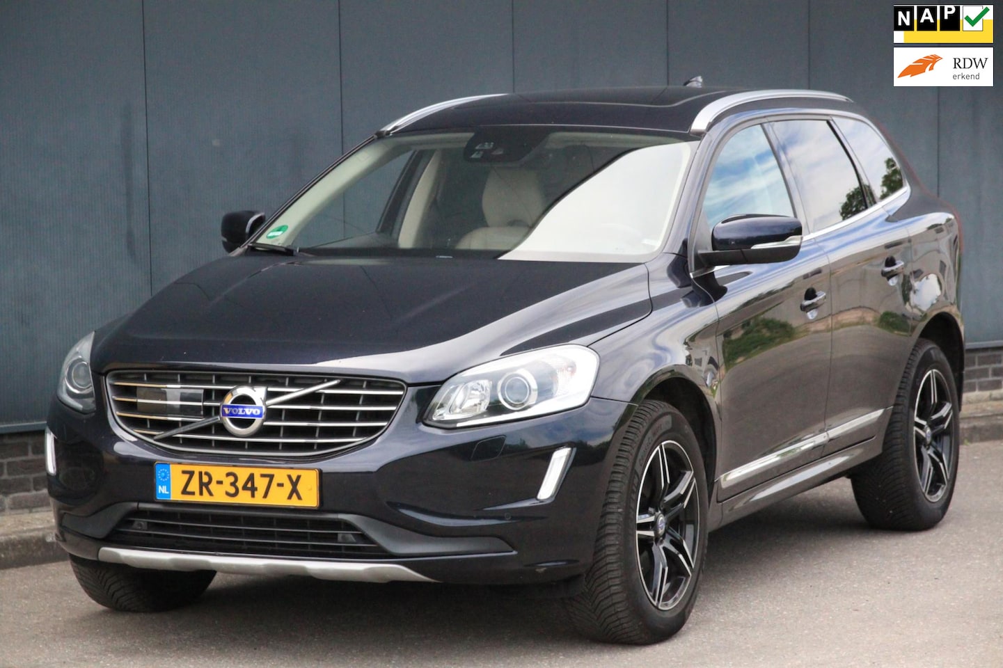 Volvo XC60 - 2.4 D5 Ocean Race AWD/Euro 6/ Panorama-Elek,Dak/Camera/Xenon - AutoWereld.nl
