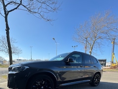 BMW X3 - xDrive30d High Executive Kracht, luxe en verfijning – deze BMW X3 xDrive30d combineert het allemaal. Met zijn krach