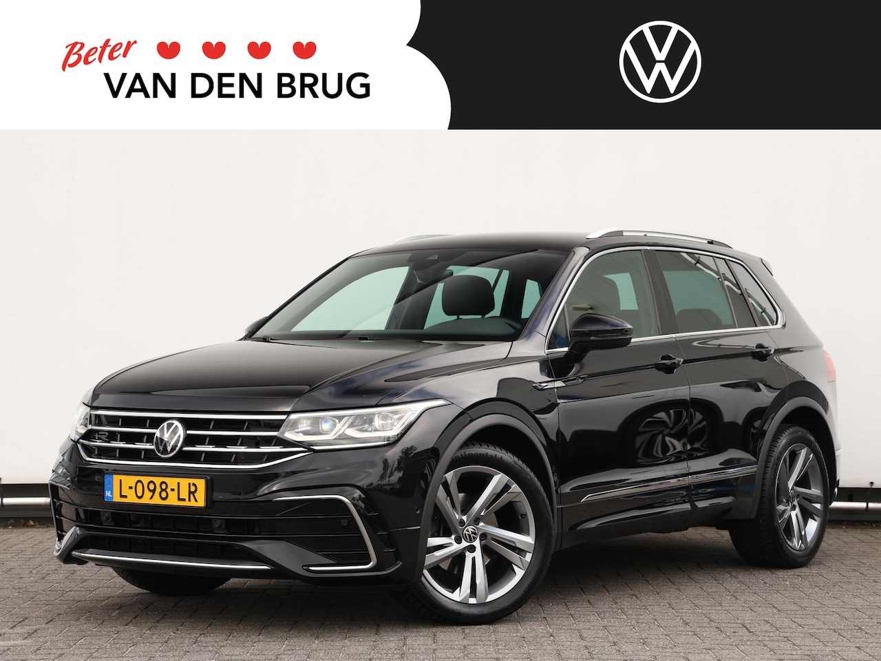 Volkswagen Tiguan - 1.5 TSI R-Line Business 150 PK DSG | Navigatie | LED Matrix | Keyless | Trekhaak | 19" Seb - AutoWereld.nl