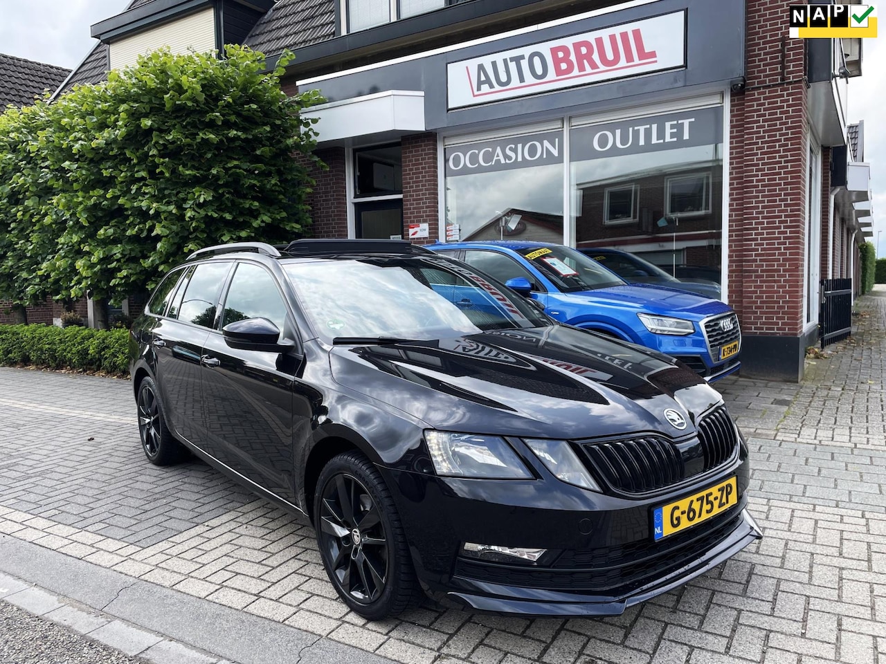 Skoda Octavia Combi - 1.5 TSI Greentech Sport Business Aut. Black Line|Schuifd.|Navi|Trekh|NL-auto - AutoWereld.nl