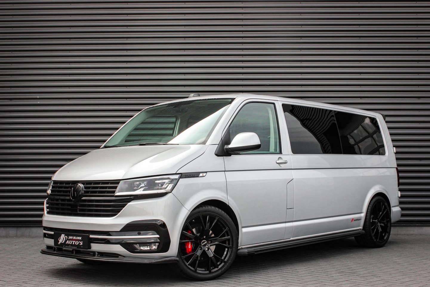 Volkswagen Transporter - 2.0 TDI L2H1 BULLI DUBBEL CABINE 150PK DSG 2020 / ACTIVE DISPLAY / LEDEREN BEKLEDING / APP - AutoWereld.nl