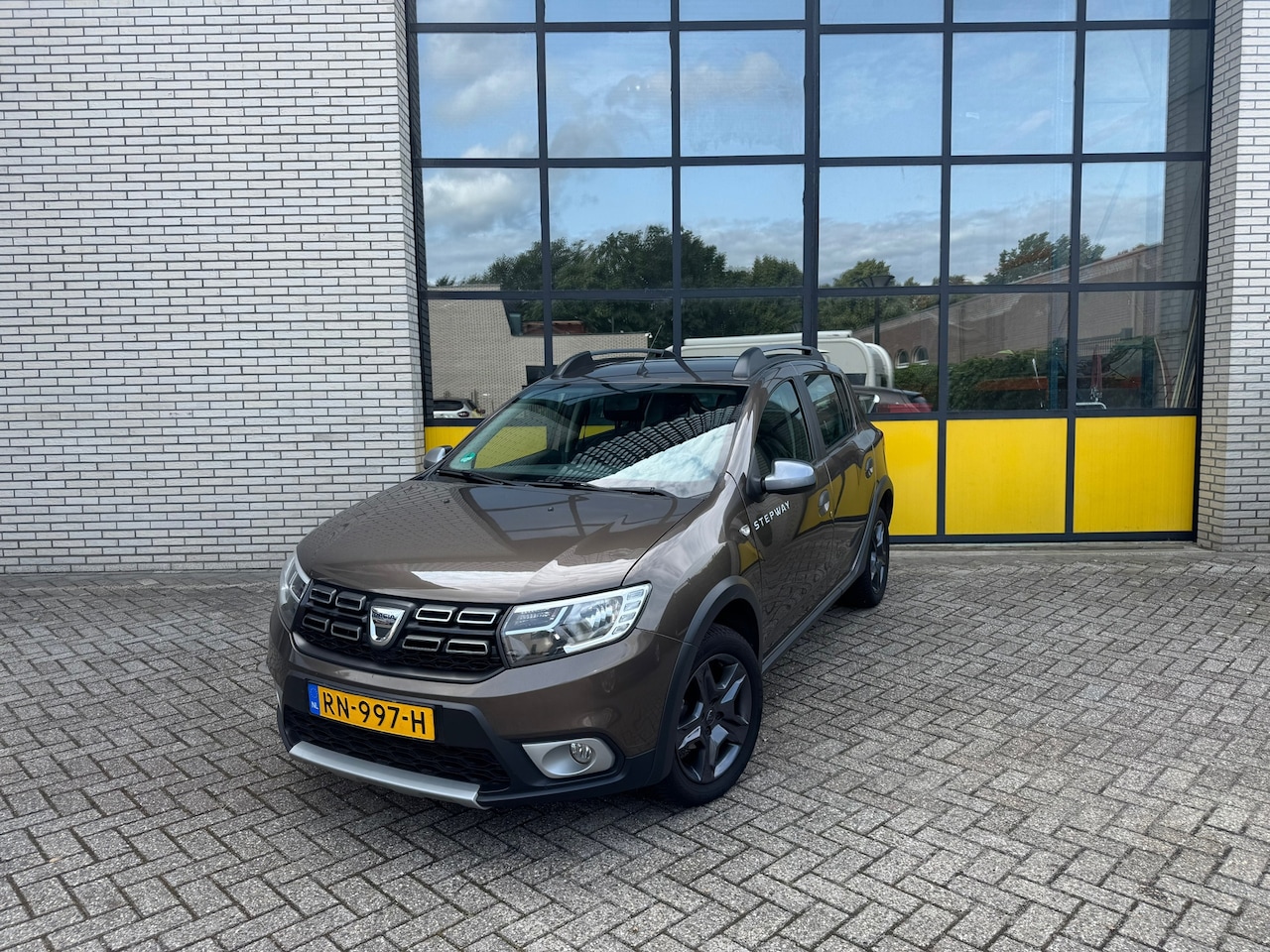 Dacia Sandero Stepway - 0.9 TCe Bi-Fuel SL Trekhaak, 4 seizoenen Banden - AutoWereld.nl