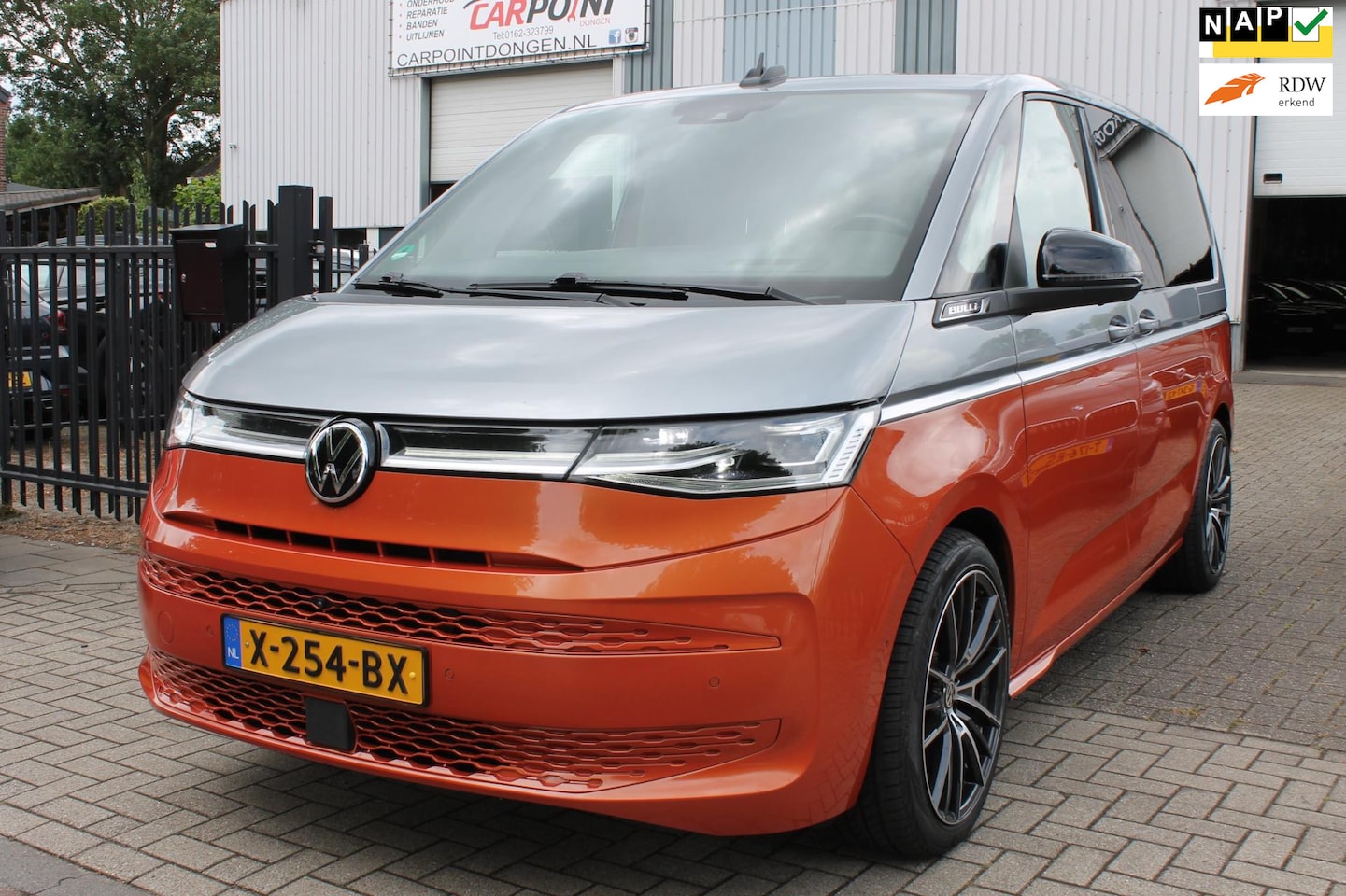 Volkswagen Multivan - 1.4 eHybrid L2H1 7 Zits Bulli Nieuwstaat! - AutoWereld.nl