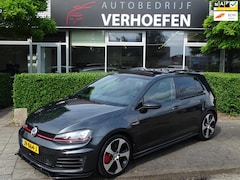 Volkswagen Golf - 2.0 TSI GTI Performance - PANORAMADAK - RODE RIEMEN - XENON - AKRAPOVIC - STOEL VERW - PAR