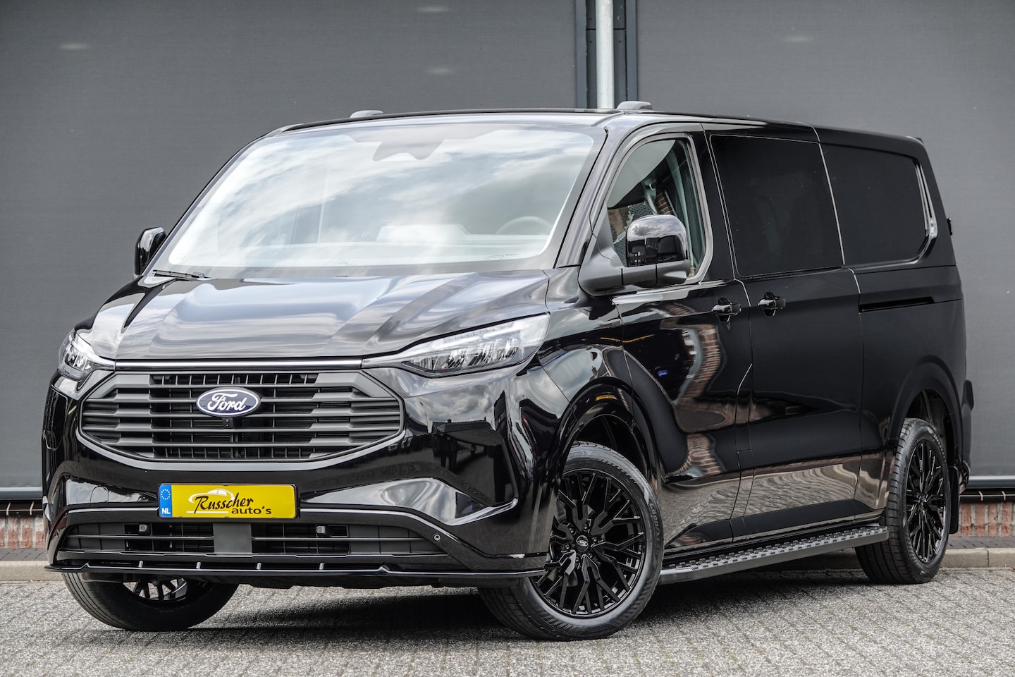 Ford Transit Custom - L2H1 Dubbel Cabine 2.5PHEV 233Pk Aut. | Limited | Plug In Hybrid | 360° Camera | 2xSchuifd - AutoWereld.nl