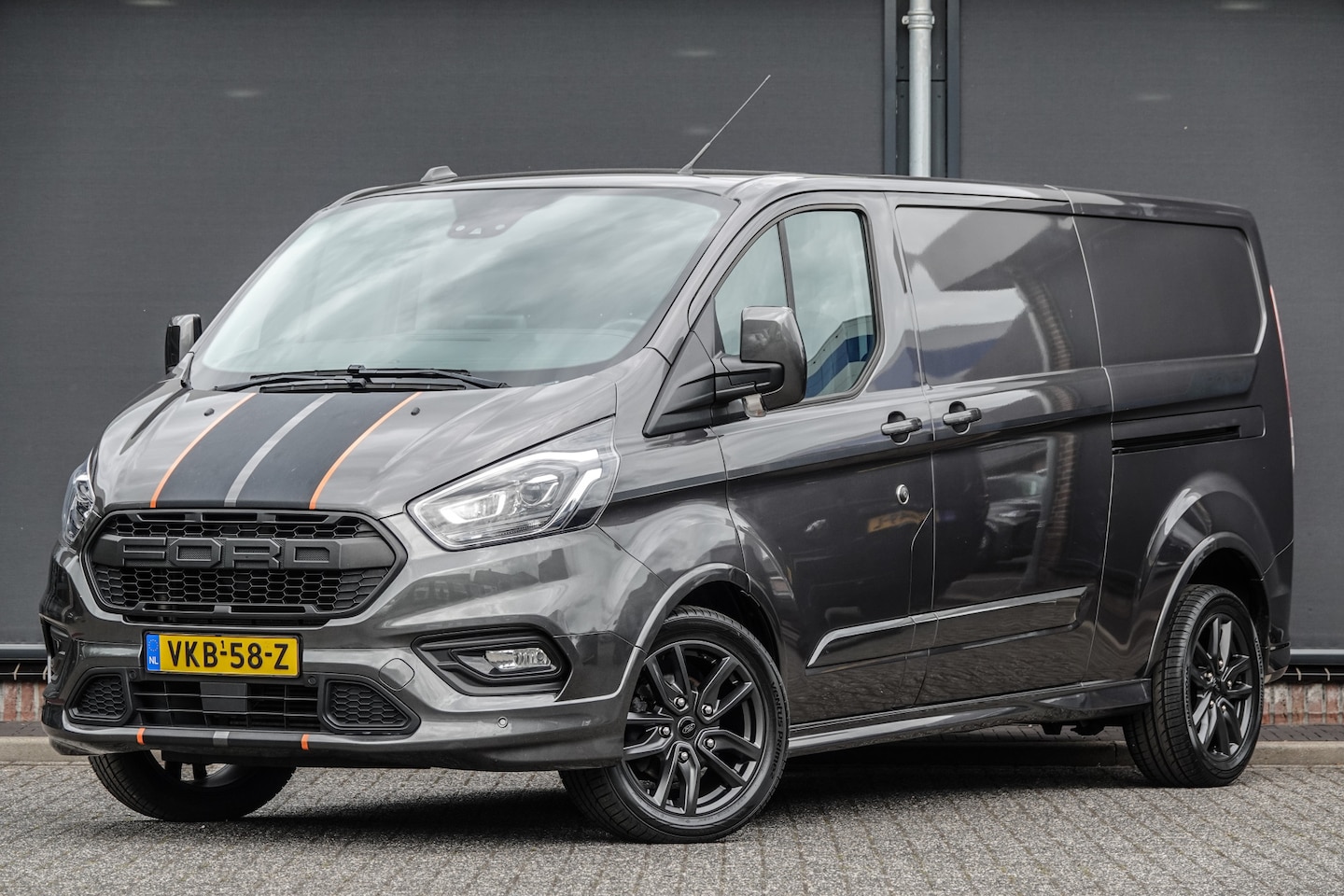 Ford Transit Custom - L2H1 2.0Tdci 185Pk Aut. | Sport 320 | Stoel-Bank | 2xSchuifdeur | Achteruitrijcamera | Tre - AutoWereld.nl